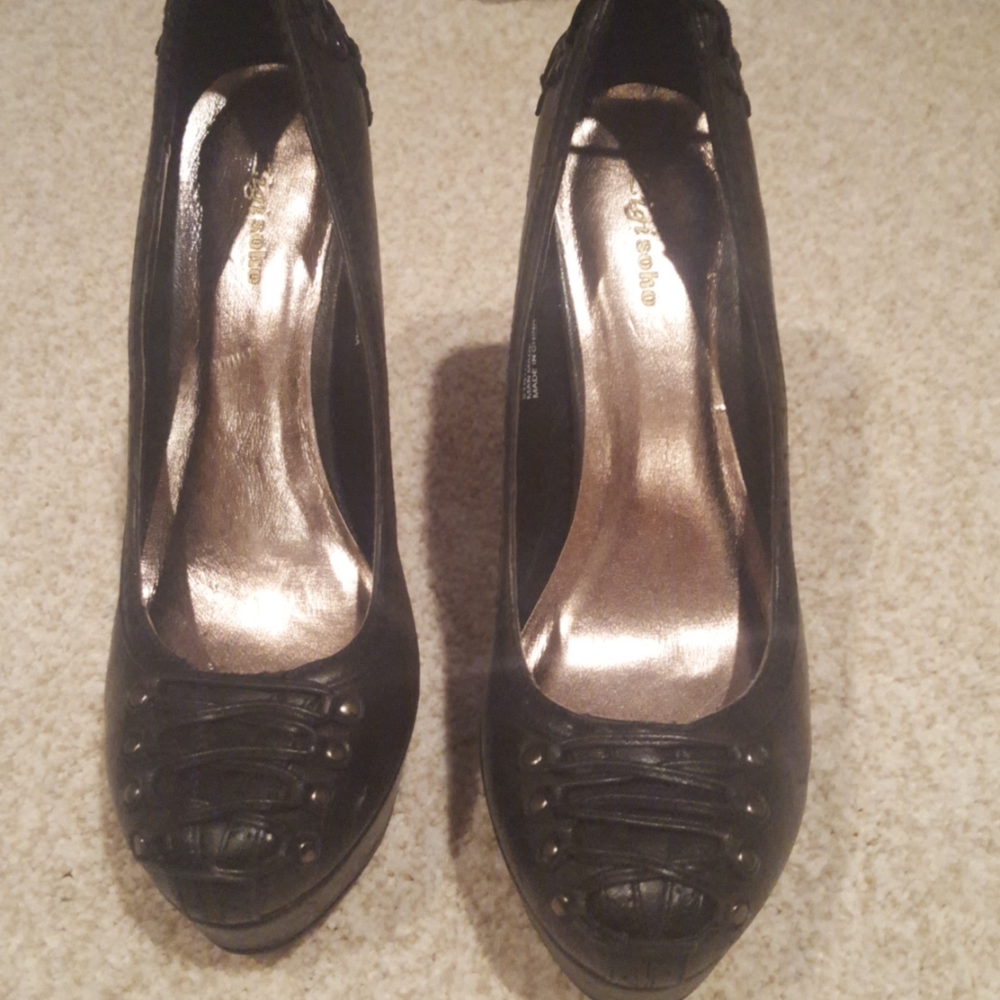 NWOT Black lace up heels